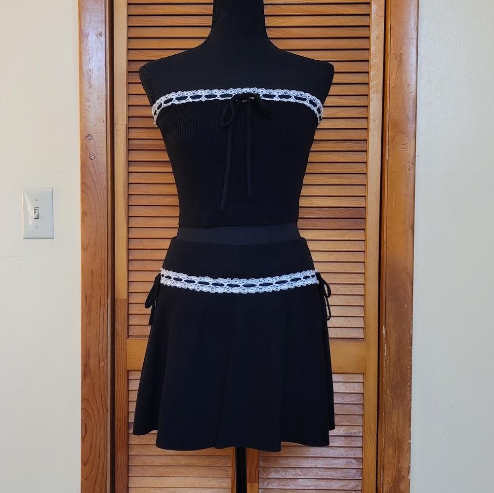 EUC Hersy Lacy Ribbon Knit Top With Matching Mini Skirt Size Medium